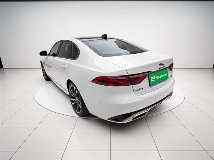 Jaguar XF L 2024 2024款 2.0T P300 四驱旗舰运动鎏金版