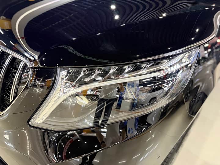 Mercedes-Benz V-Class 2022 2022款 V 260 L 长轴距尊贵版