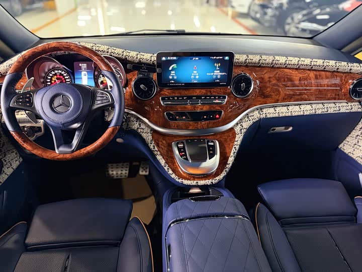 Mercedes-Benz V-Class 2022 2022款 V 260 L 长轴距尊贵版