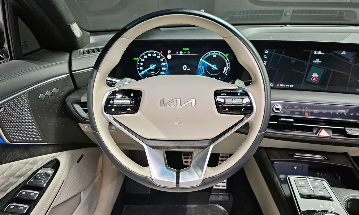 Photo 15 - Kia K8