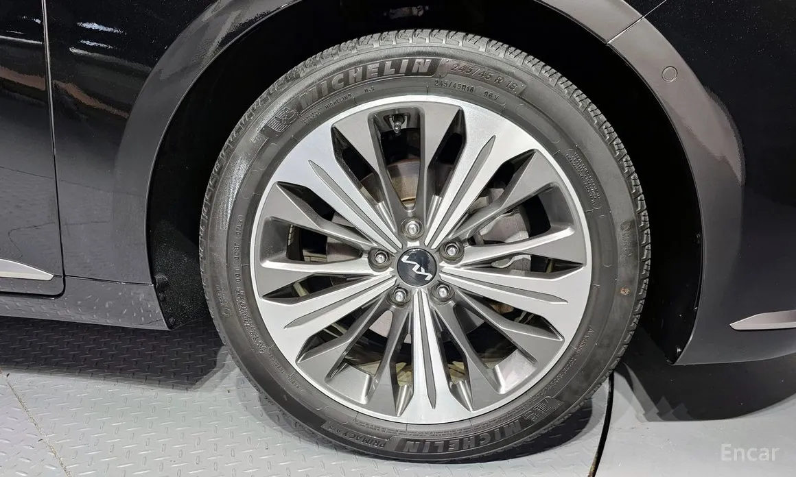 Photo 21 - Kia K8