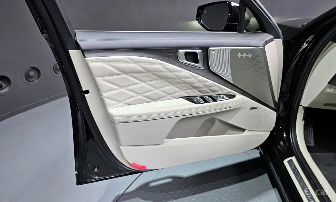 Photo 24 - Kia K8