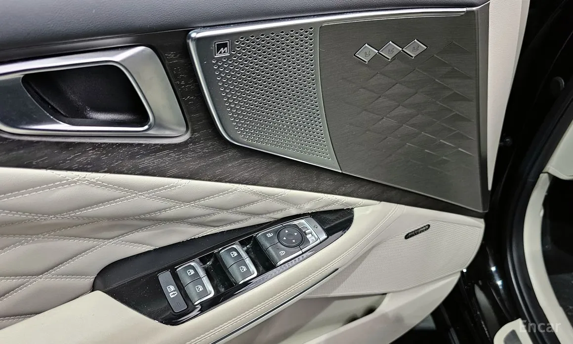 Photo 33 - Kia K8