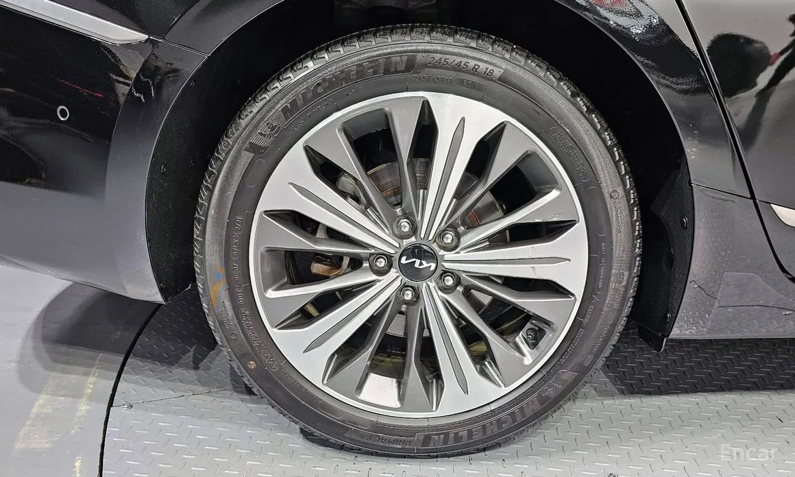 Photo 5 - Kia K8