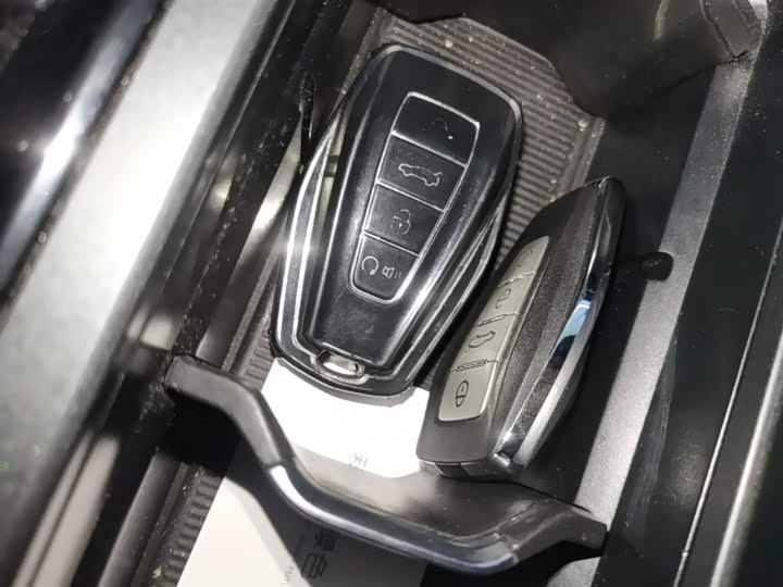 Фото 9 - Geely Okavango L