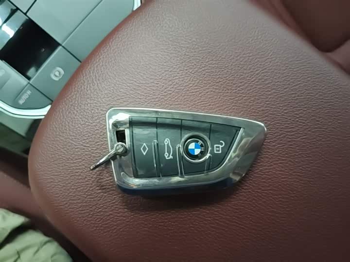 Фото 9 - BMW iX3