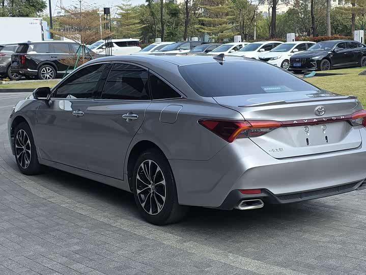 Фото 6 - Toyota Avalon