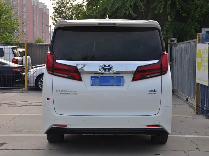 Фото 4 - Toyota Alphard