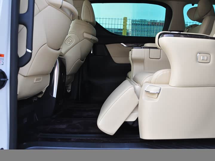 Фото 9 - Toyota Alphard