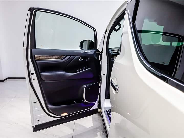 Toyota Alphard 2021 2021款 双擎 2.5L 尊贵版