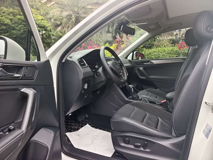 Фото 8 - Volkswagen Tiguan L Pro