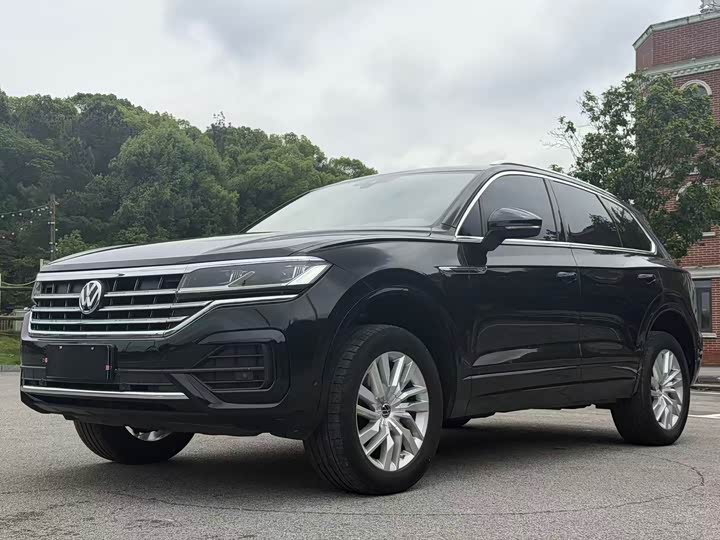 Фото 1 - Volkswagen Touareg