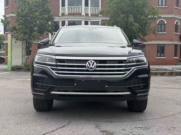 Фото 2 - Volkswagen Touareg