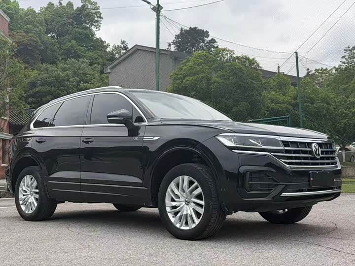 Фото 3 - Volkswagen Touareg