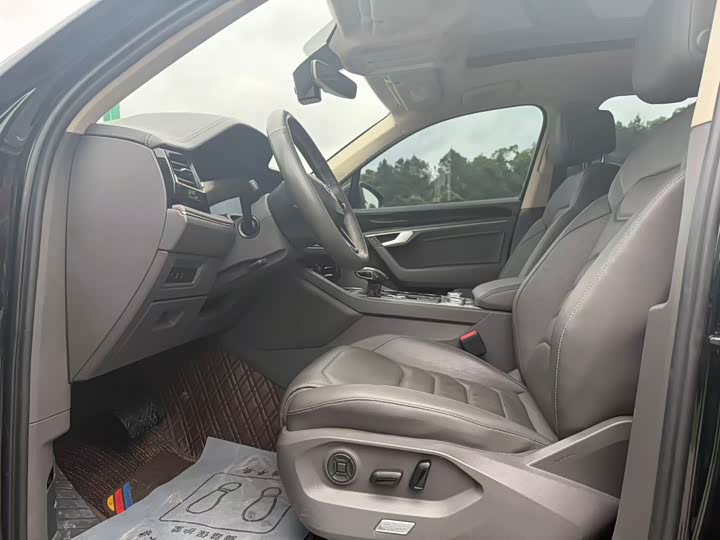 Фото 4 - Volkswagen Touareg