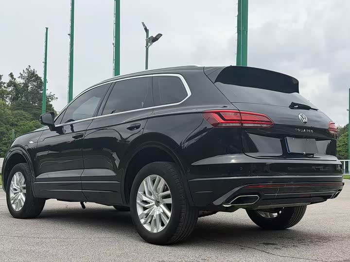 Фото 7 - Volkswagen Touareg