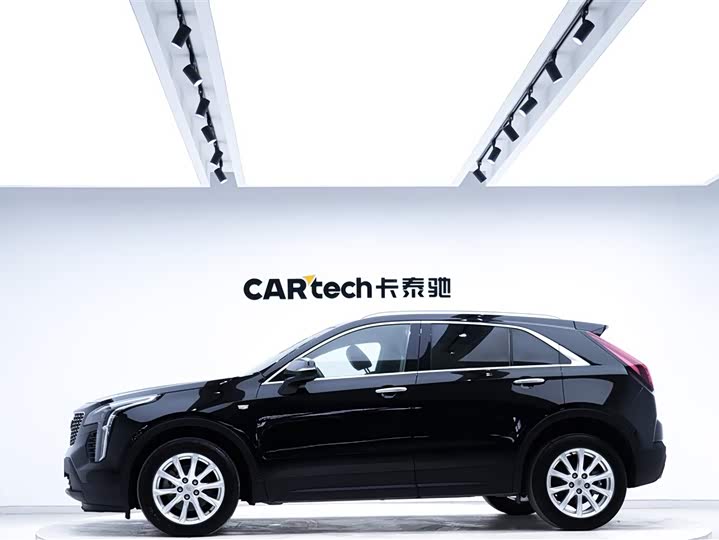 Фото 8 - Cadillac XT4