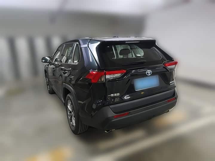 Фото 8 - Toyota RAV4