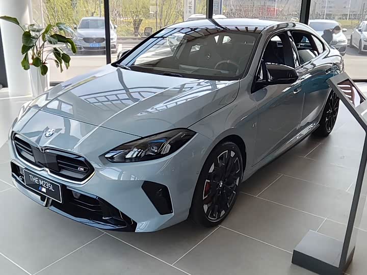 2026 BMW M235L