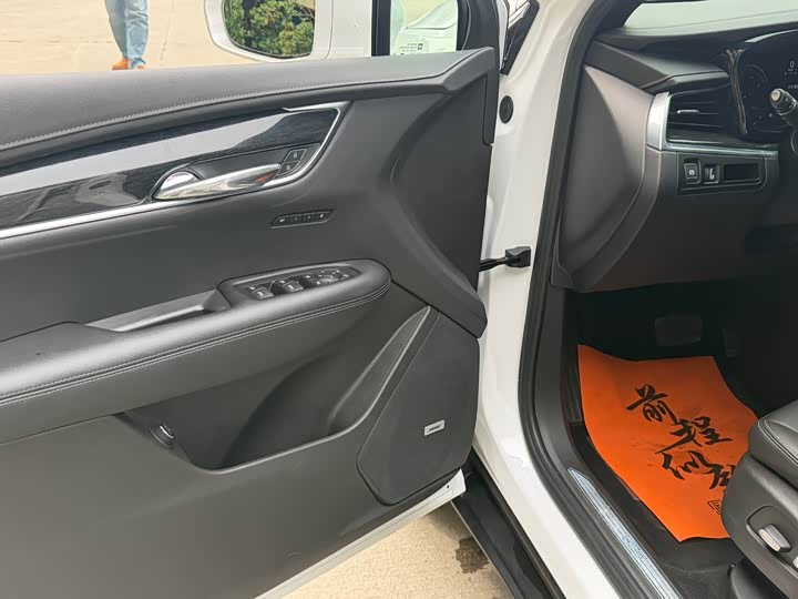 Фото 4 - Cadillac XT5