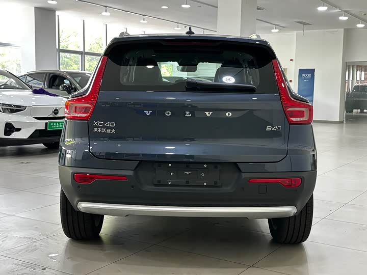 Фото 6 - Volvo XC40