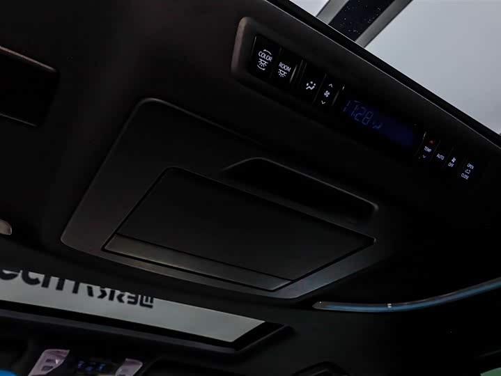 Toyota Alphard 2021 2021款 双擎 2.5L 尊贵版