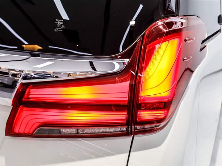 Toyota Alphard 2021 2021款 双擎 2.5L 尊贵版