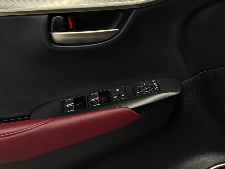Фото 7 - Lexus NX