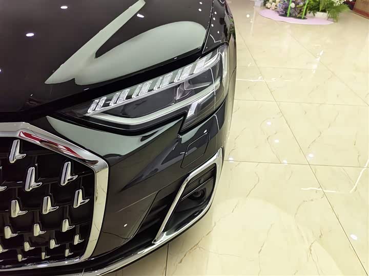 Zdjęcie 9 - Audi A8