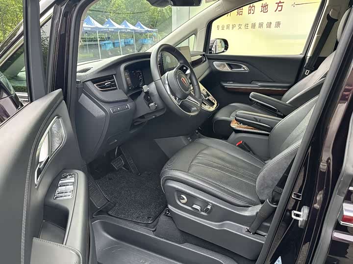 2024 Hongqi HQ9