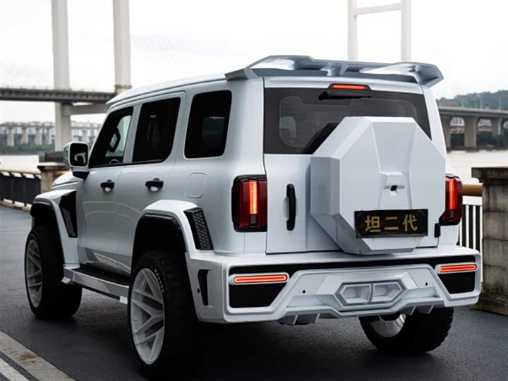 2025 Tank 300 Hybrid