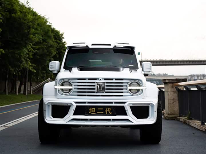 2025 Tank 300 Hybrid