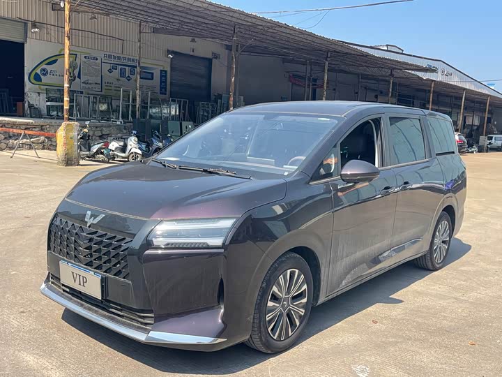 Фото 1 - Wuling Starlight 730