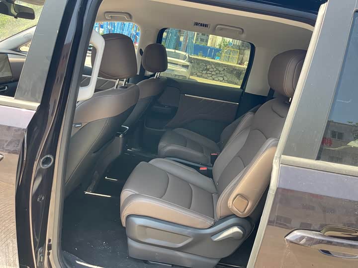 Фото 7 - Wuling Starlight 730