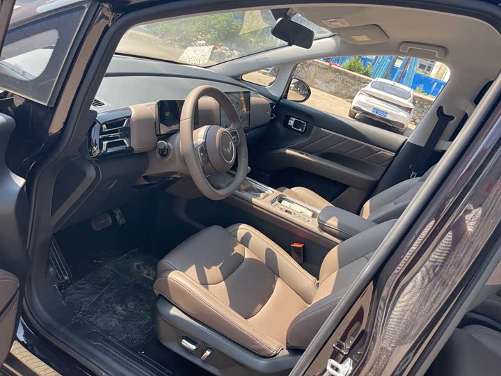 Фото 9 - Wuling Starlight 730