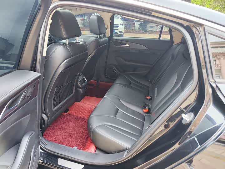 Фото 6 - Hongqi H5
