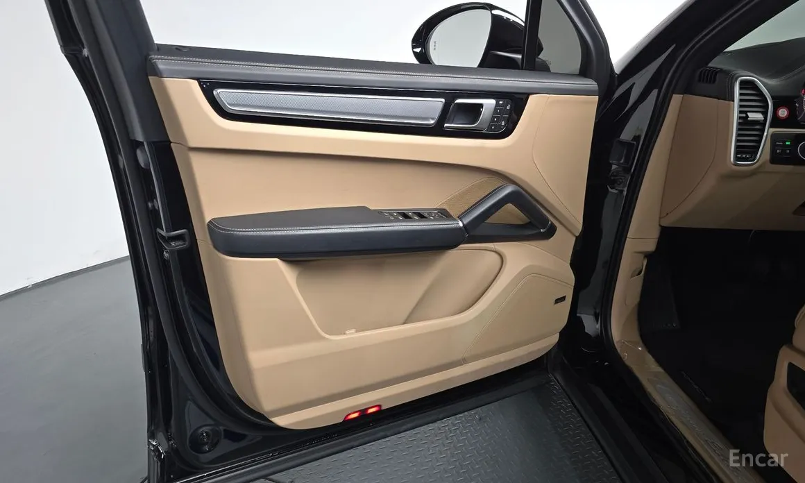 Porsche Cayenne 2019 3.0 E-HYBRID COUPE PLATINUM EDITION