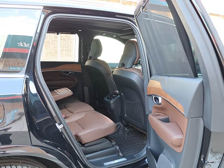 Volvo XC90 2025 2025款 B6 智逸豪华版 7座
