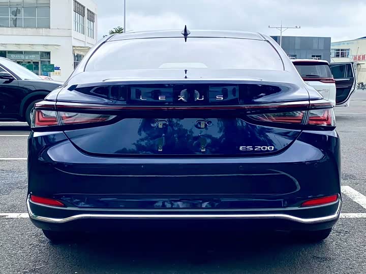Фото 5 - Lexus ES