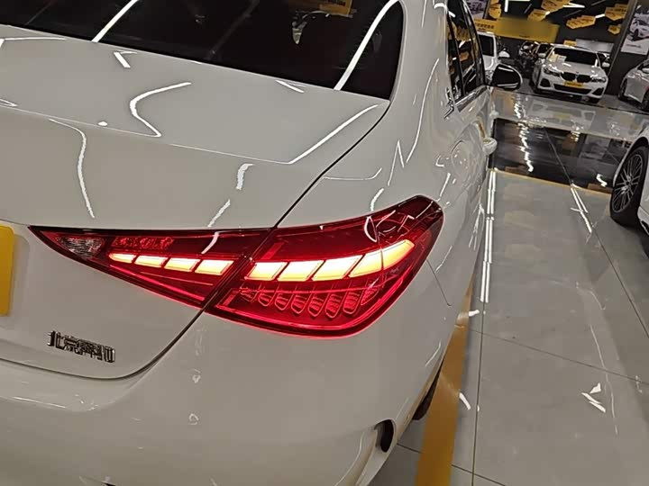Photo 8 - Mercedes-Benz C-Class