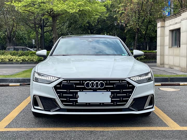 Фото 2 - Audi A7L