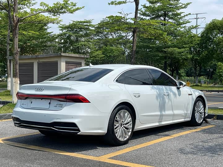Фото 4 - Audi A7L