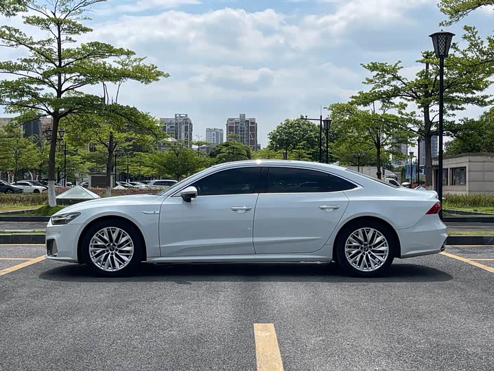 Фото 7 - Audi A7L