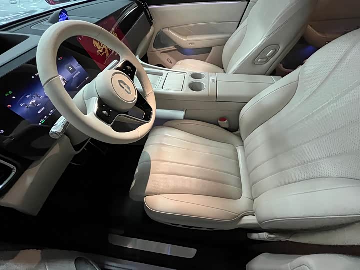 Aito M8 2025 2025款 增程 Max+版 53.4kWh 6座版 (192线激光雷达）
