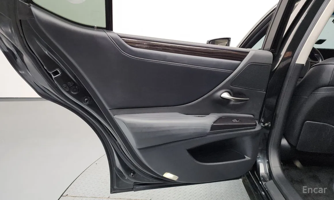 Lexus ES 2018 Luxury
