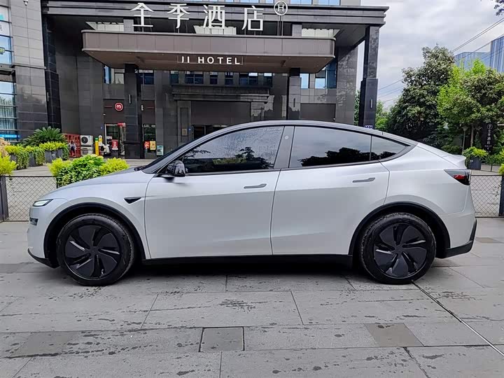 Tesla Model Y 2026 2026款 后轮驱动版