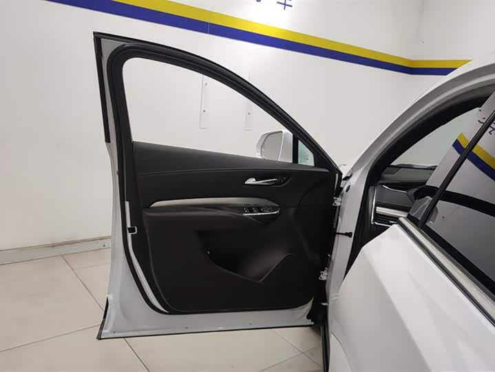 Фото 7 - Cadillac XT4