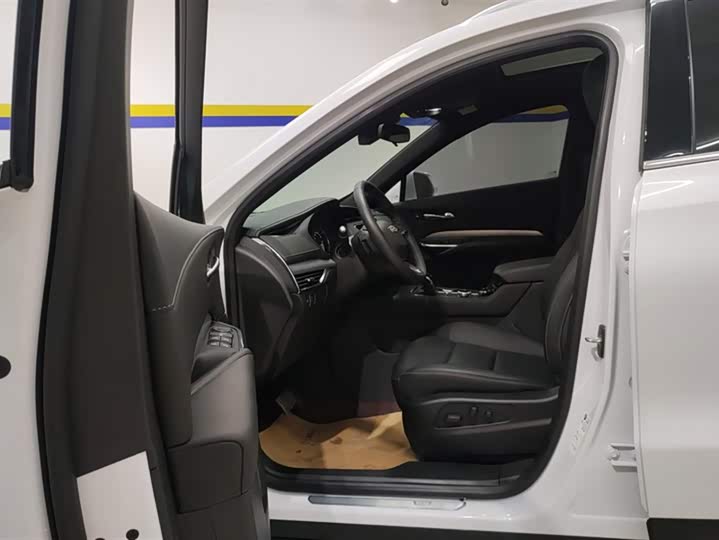Фото 9 - Cadillac XT4
