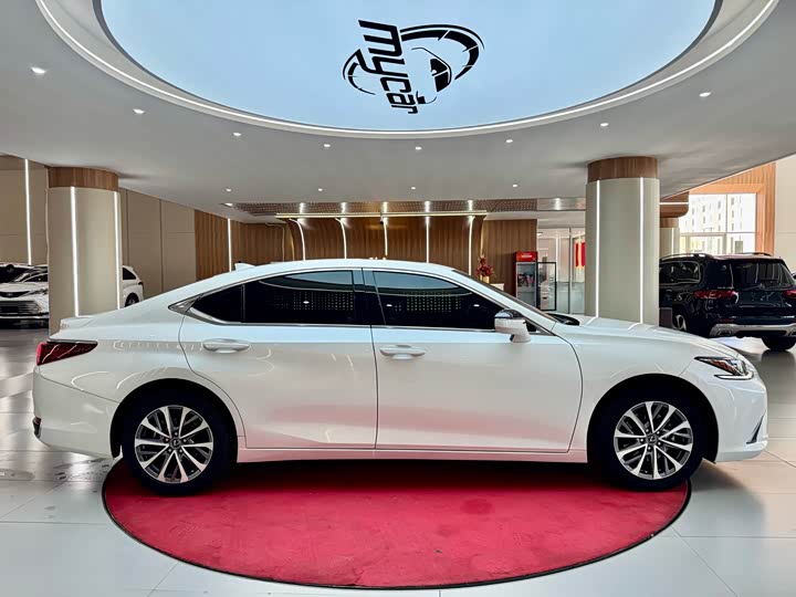 Фото 4 - Lexus ES