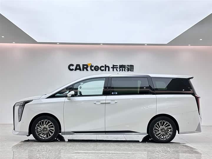 Фото 2 - GAC Trumpchi M8